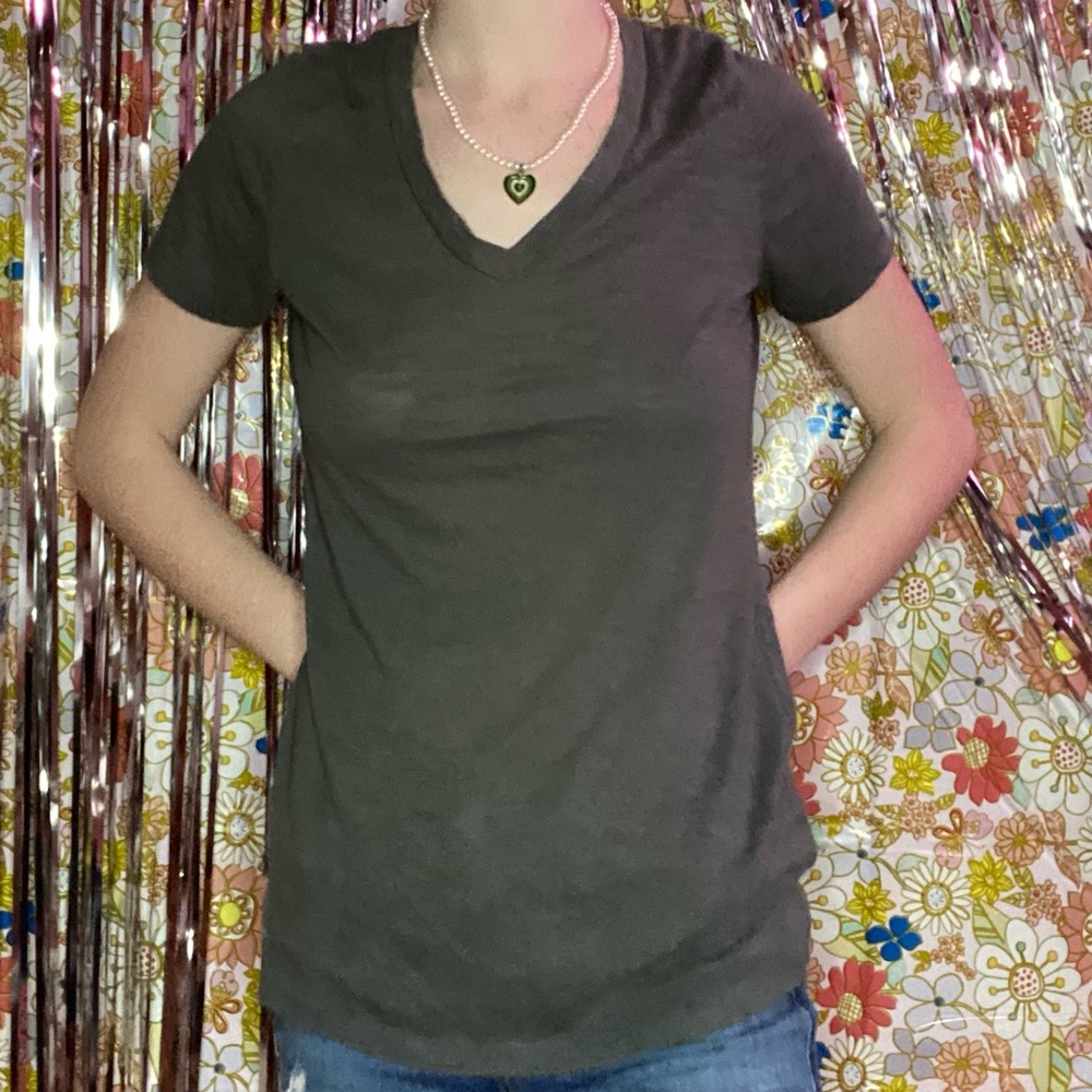 Arizona Jean Co. Grey V-Neck Top⭐️